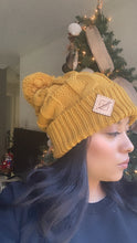 Load image into Gallery viewer, Pom Pom Beanie
